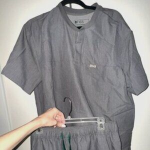 FIGS MEN SCRUBS TOP AND BOTTOM SIZE M